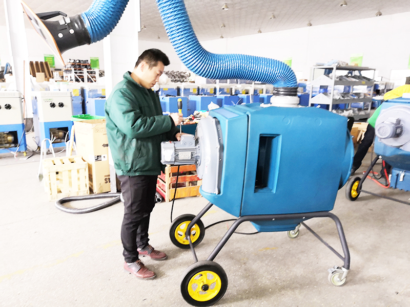 LB-NX移動式焊接煙塵凈化器除塵器新品調(diào)試發(fā)貨現(xiàn)場