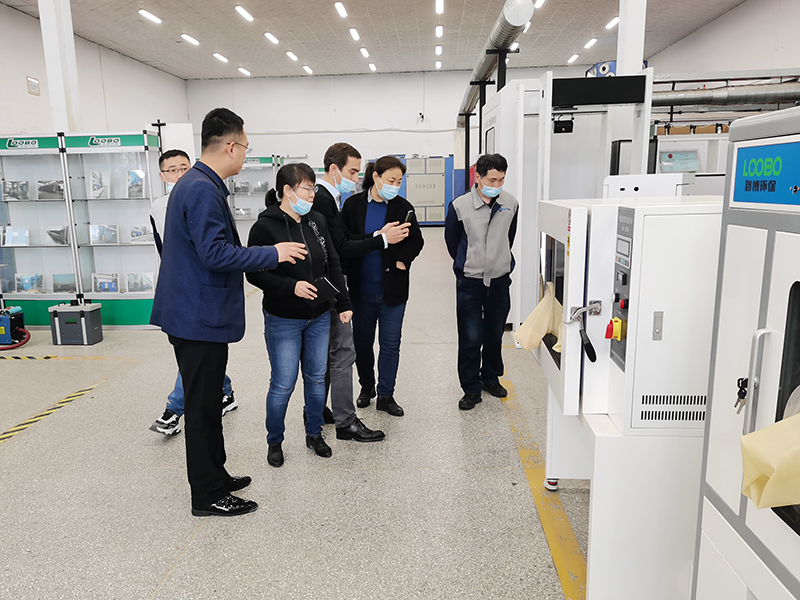 聚焦友好合作，客戶(hù)到訪(fǎng)路博環(huán)保參觀(guān)考察 (3).jpg