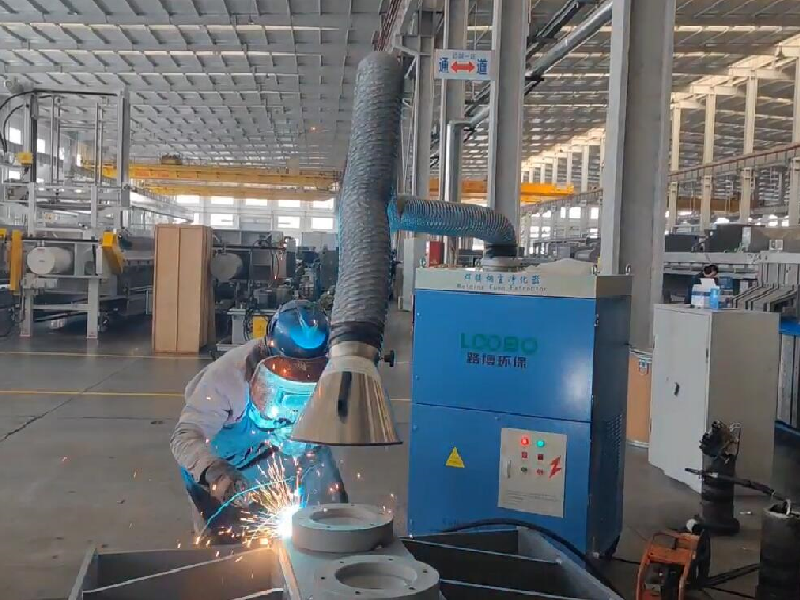 靈活布置，焊煙無處藏匿！移動(dòng)式焊煙凈化器守護(hù)你的健康